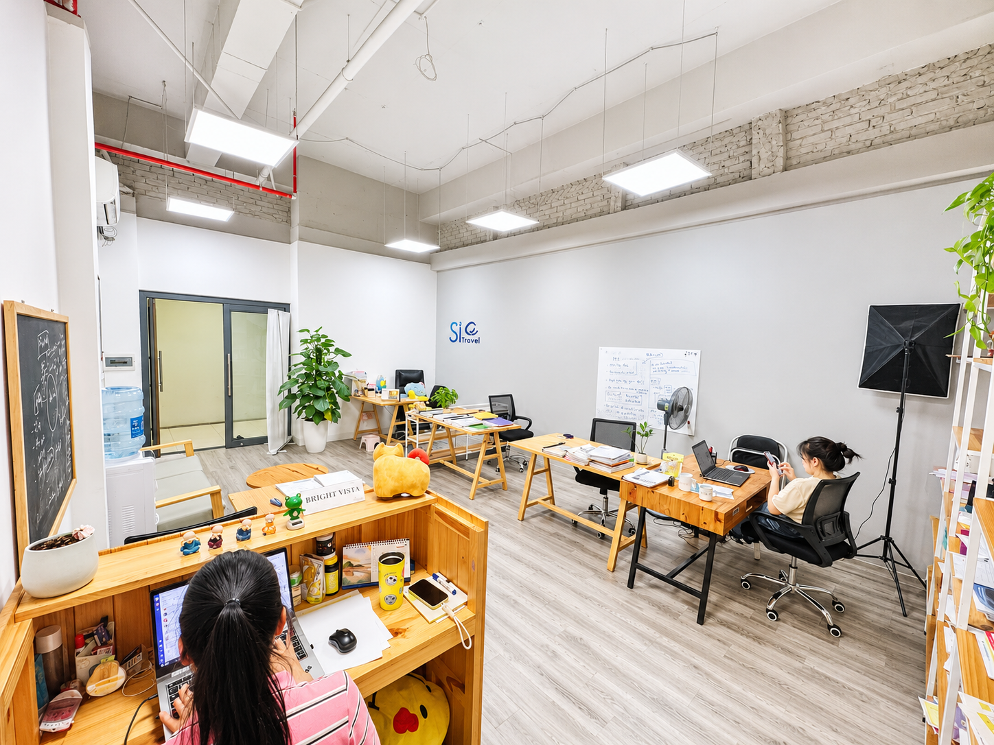 UpOffice số 96 Nguyễn Đình Hoàn, Phường Nghĩa Đô, Hà Nội